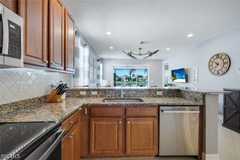 10443 Spruce Pine Ct, Fort Myers FL - photo 15 of 46