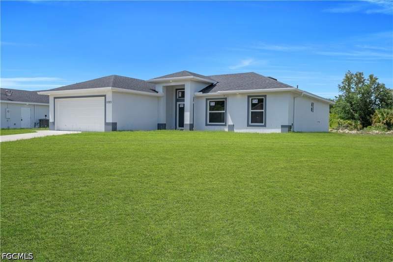 3 bedroom SingleFamilyResidence at 1023 Pilgrim St E, Lehigh Acres, Lehigh Acres — photo 2