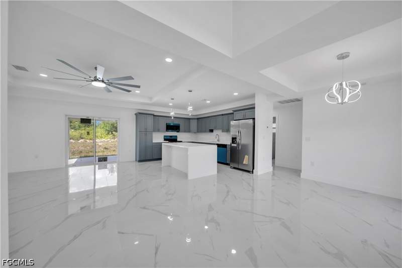 3 bedroom SingleFamilyResidence at 1023 Pilgrim St E, Lehigh Acres, Lehigh Acres — photo 3