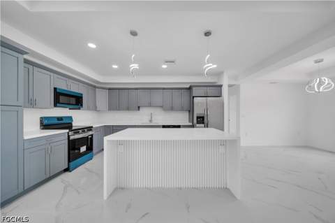 1023 Pilgrim St E, Lehigh Acres FL - photo 8 of 38