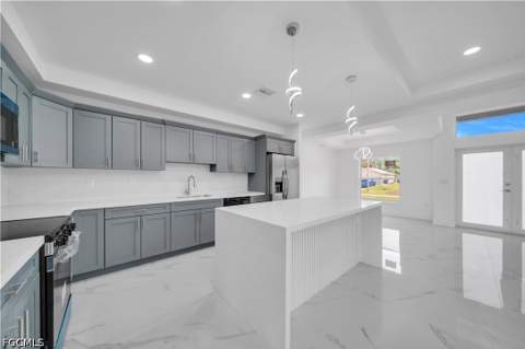 1023 Pilgrim St E, Lehigh Acres FL - photo 9 of 38