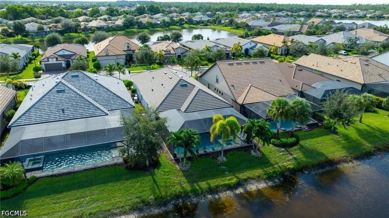 4 bedroom SingleFamilyResidence at 7564 Winding Cypress Dr, Winding Cypress, Naples — photo 2