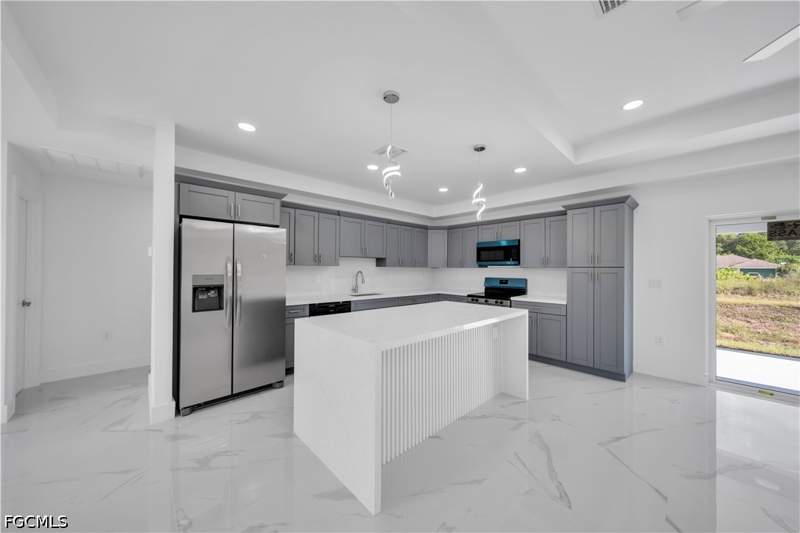 3 bedroom SingleFamilyResidence at 1021 Pilgrim St E, Lehigh Acres, Lehigh Acres — photo 4