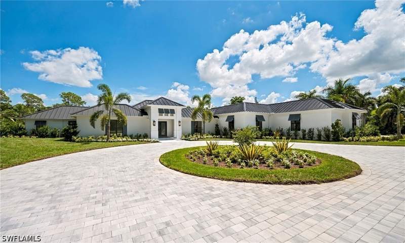 4 bedroom SingleFamilyResidence at 620 Carica Rd, Pine Ridge Estates, Naples — photo 2