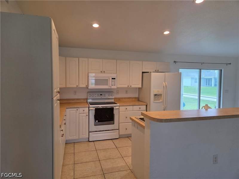 3 bedroom SingleFamilyResidence at 2819 48th St SW, Lehigh Acres, Lehigh Acres — photo 3