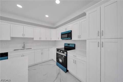 1025 Pilgrim St E, Lehigh Acres FL - photo 10 of 38