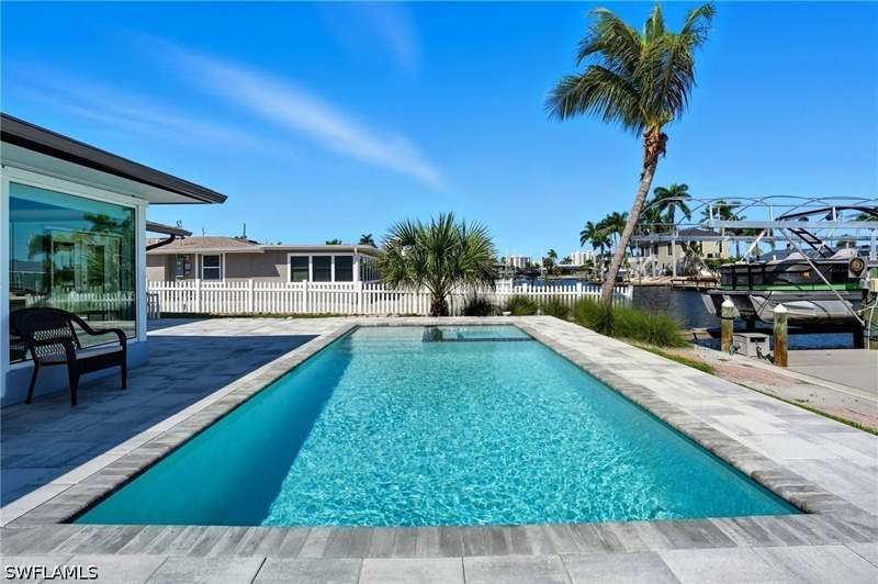 2 bedroom SingleFamilyResidence at 35 Fairview Blvd, Fairview Isles, Fort Myers Beach — photo 4