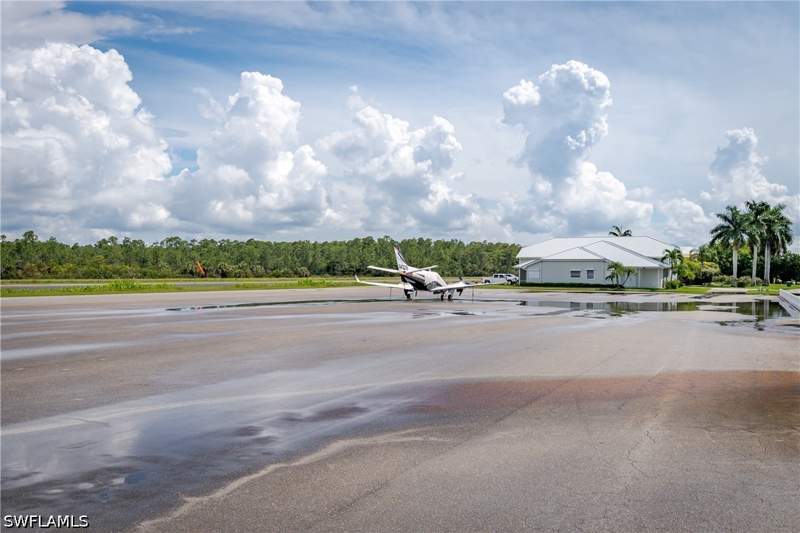 5 bedroom SingleFamilyResidence at 4045 Skyway Dr, Wing South Airpark, Naples — photo 2
