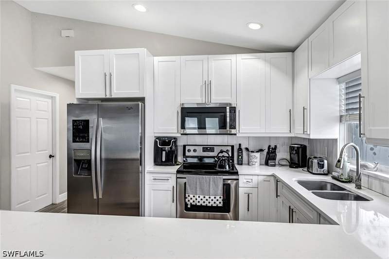 3 bedroom SingleFamilyResidence at 851 102nd Ave N, Naples Park, Naples — photo 3