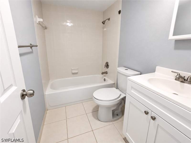 2 bedroom Condominium at 4601 Bayshore Dr A1, Abaco Bay, Naples — photo 5