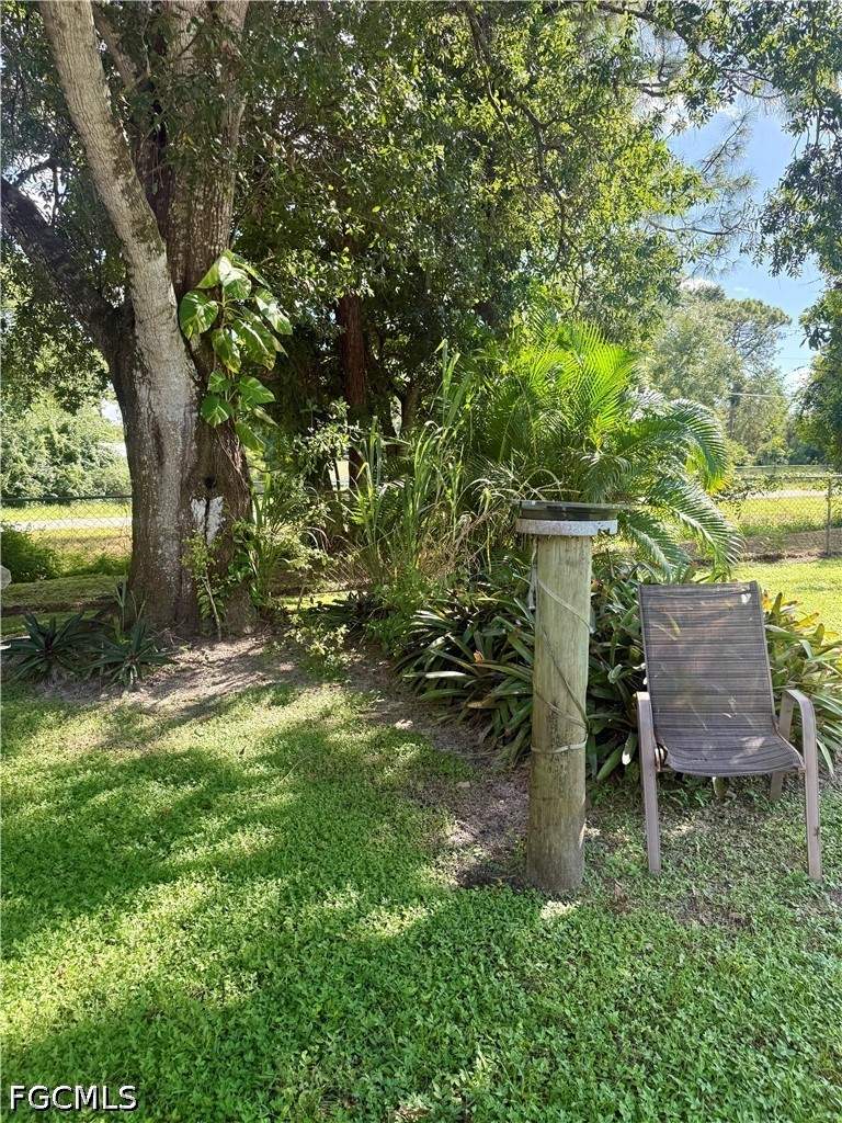 2 bedroom SingleFamilyResidence at 8180 Breeze Dr, Suncoast Estate, North Fort Myers — photo 2