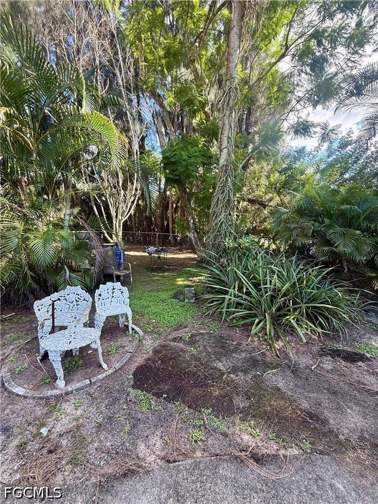 2 bedroom SingleFamilyResidence at 8180 Breeze Dr, Suncoast Estate, North Fort Myers — photo 4