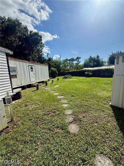 8180 Breeze Dr, North Fort Myers FL - photo 6 of 18
