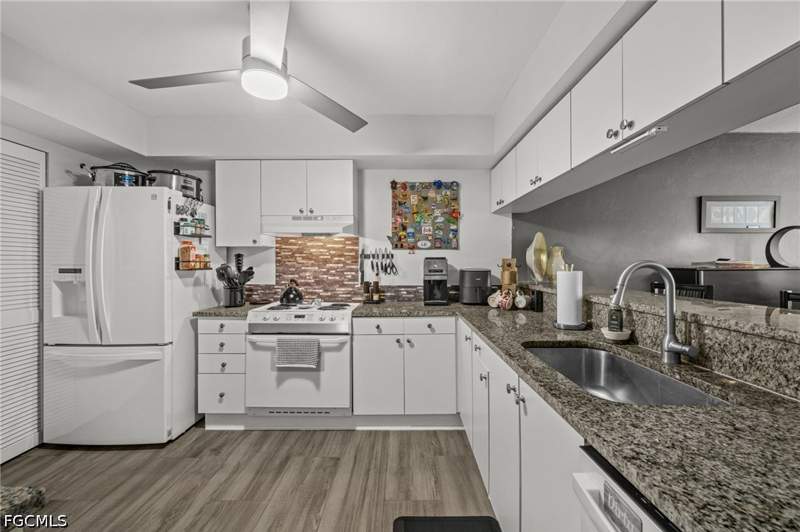 2 bedroom Condominium at 2069 W Lakeview Blvd 5, Lakeside At Lochmoor Condo, North Fort Myers — photo 2