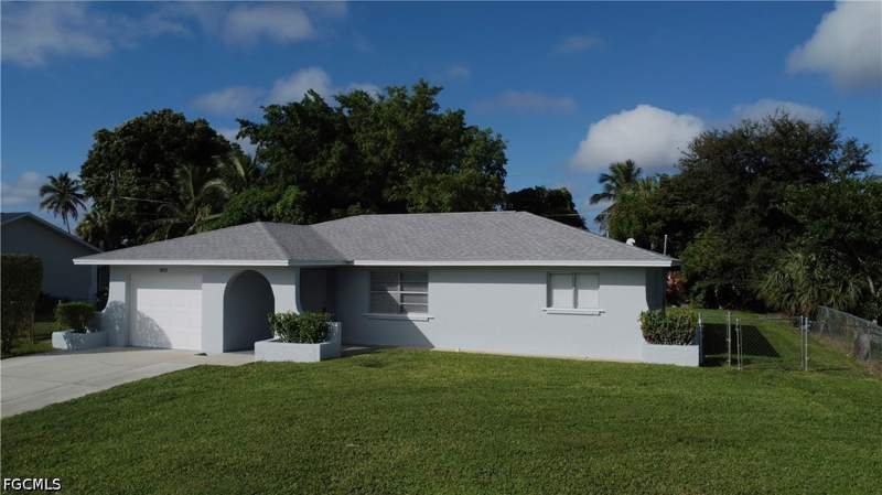 3 bedroom SingleFamilyResidence at 1813 48th St SW, Golden Gate City, Naples — photo 2
