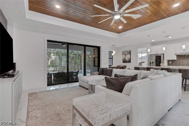 3 bedroom SingleFamilyResidence at 2806 Miracle Pkwy, Cape Coral, Cape Coral — photo 5