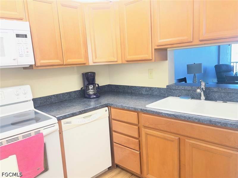 1 bedroom Condominium at 6220 Augusta Dr 301, Seven Lakes, Fort Myers — photo 2
