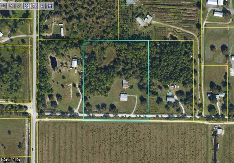 3 bedroom SingleFamilyResidence at 211 J4 Ranch Rd, Labelle, Labelle — photo 2