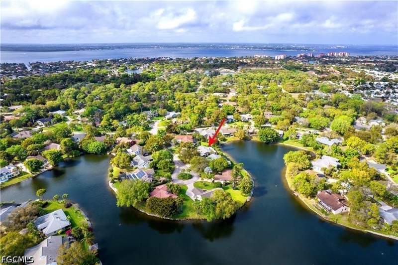 3 bedroom SingleFamilyResidence at 15853 Silverado Ct, McGregor Woods, Fort Myers — photo 3