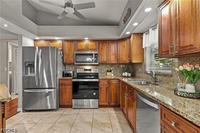 3 bedroom SingleFamilyResidence at 1131 NW 28th Pl, Cape Coral, Cape Coral — photo 5