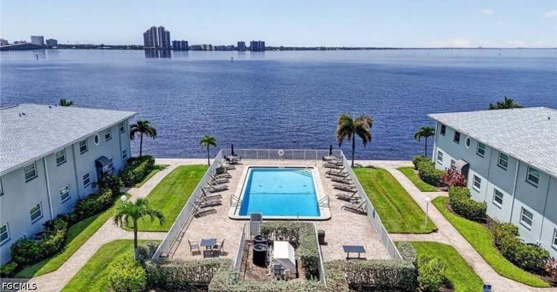 1 bedroom Condominium at 3322 N Key Dr 3, Palms At Waters Edge, North Fort Myers — photo 2