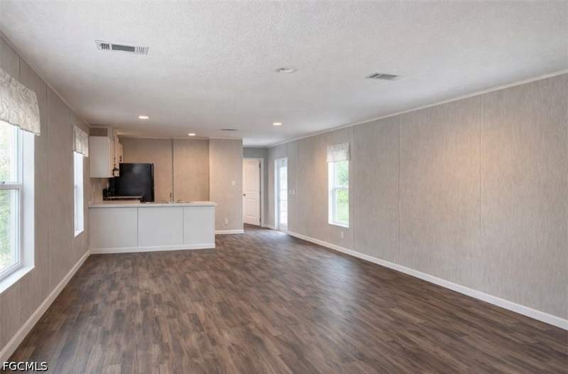 2 bedroom ManufacturedHome at 566 Avenida Del Sur Ave, Montura, Montura Ranches — photo 2