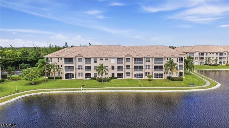 3 bedroom Condominium at 9160 Southmont Cv 101, Southmont Cove, Fort Myers — photo 2