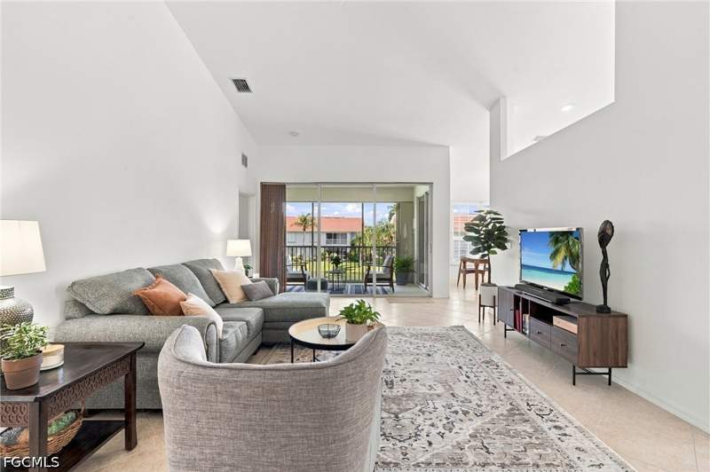 2 bedroom Condominium at 15130 Royal Windsor Ln 1601, Avalon Bay, Fort Myers — photo 3
