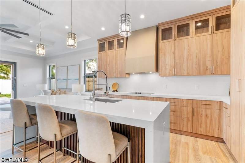 5 bedroom SingleFamilyResidence at 653 107th Ave N, Naples Park, Naples — photo 3