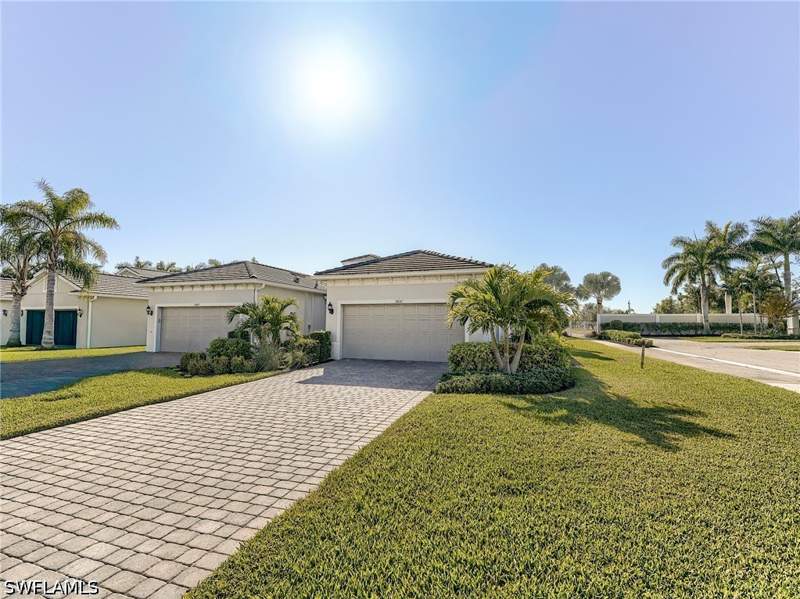 2 bedroom Attached at 10641 Jackson Square Dr, Tidewater, Estero — photo 2