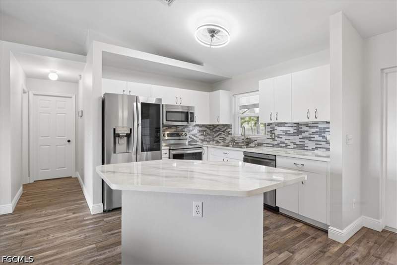 4 bedroom SingleFamilyResidence at 3828 SW 10th Pl, Cape Coral, Cape Coral — photo 3