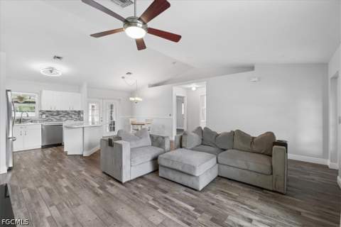 3828 SW 10th Pl, Cape Coral FL - photo 7 of 22