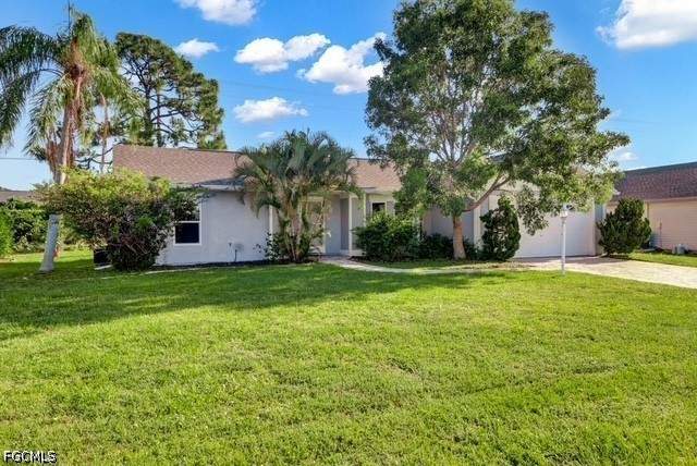 3 bedroom SingleFamilyResidence at 9802 Country Oaks Dr, Country Oaks, Fort Myers — photo 2