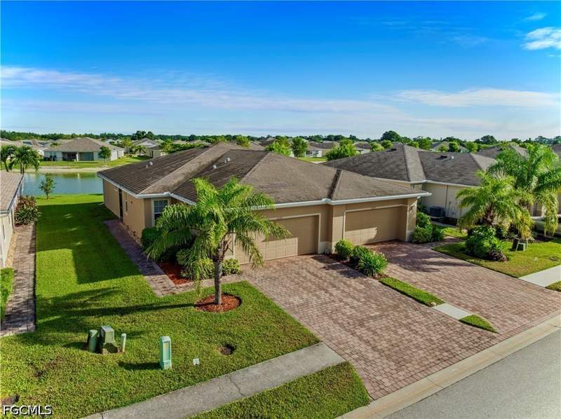 2 bedroom Attached at 10781 Crossback Ln, Marblebrook, Lehigh Acres — photo 2