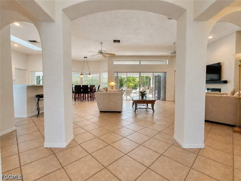 3 bedroom SingleFamilyResidence at 2106 SW 52nd Ter, Cape Coral, Cape Coral — photo 3