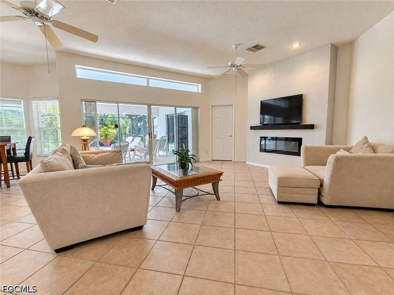3 bedroom SingleFamilyResidence at 2106 SW 52nd Ter, Cape Coral, Cape Coral — photo 4
