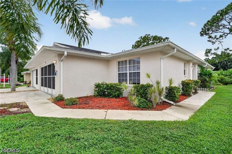 2 bedroom Attached at 503 Bethany Village Cir, Villages Of Bethany Trace, Lehigh Acres — photo 3