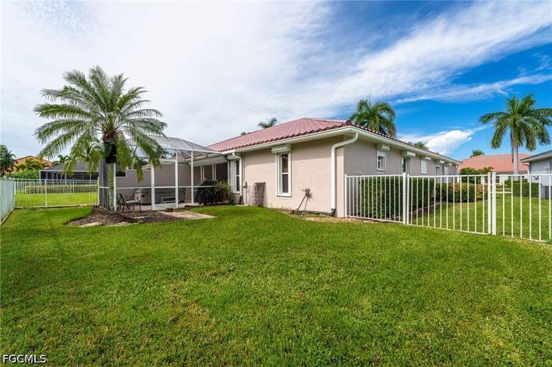 3 bedroom Attached at 13812 Lily Pad Cir, Reflection Lakes, Fort Myers — photo 3