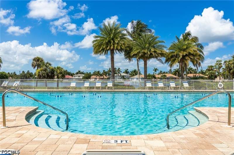 3 bedroom Attached at 13812 Lily Pad Cir, Reflection Lakes, Fort Myers — photo 5