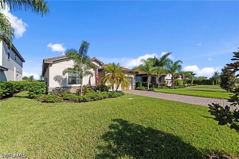 4 bedroom SingleFamilyResidence at 19712 The Place Blvd, The Place At Corkscrew, Estero — photo 2