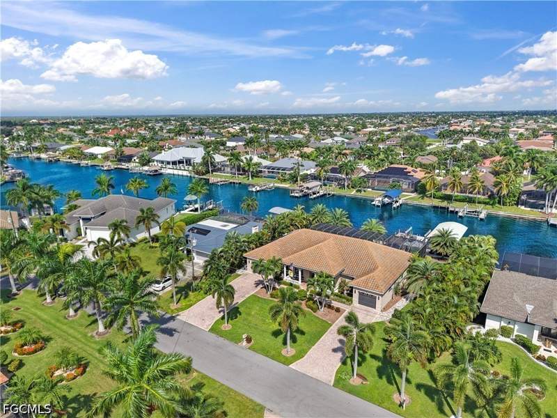 3 bedroom SingleFamilyResidence at 2213 SW 52nd St, Cape Coral, Cape Coral — photo 2