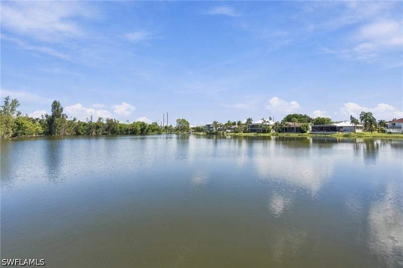 3 bedroom SingleFamilyResidence at 6040 Lake Grasmere Way, Woodlands At Island Park Woodlands, Fort Myers — photo 2
