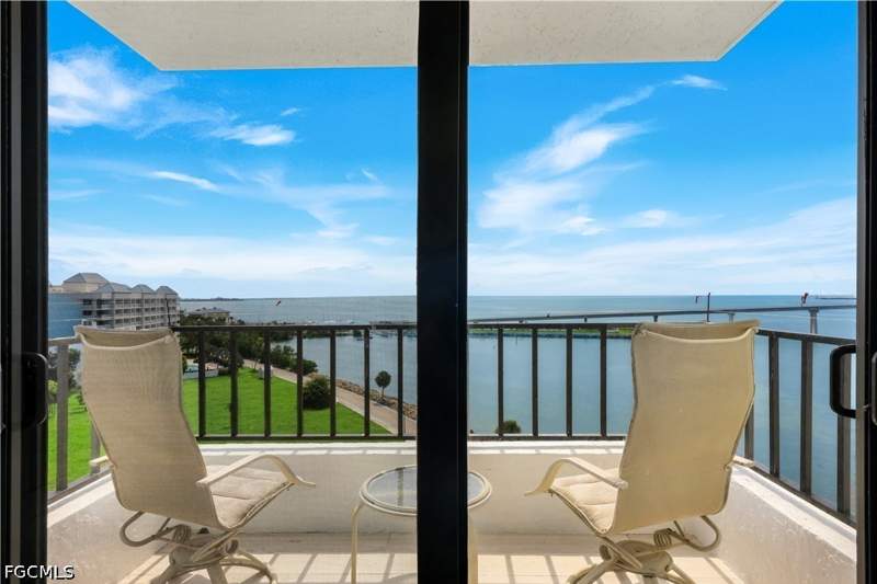 2 bedroom Condominium at 15011 Punta Rassa Rd 801, Punta Rassa, Fort Myers — photo 2