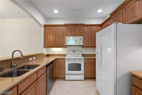 4390 Lazio Way 401, Fort Myers FL - photo 11 of 40