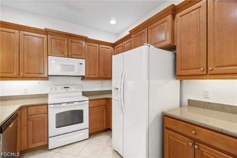 4390 Lazio Way 401, Fort Myers FL - photo 12 of 40