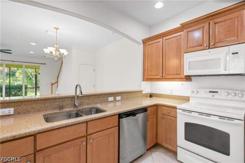 4390 Lazio Way 401, Fort Myers FL - photo 13 of 40