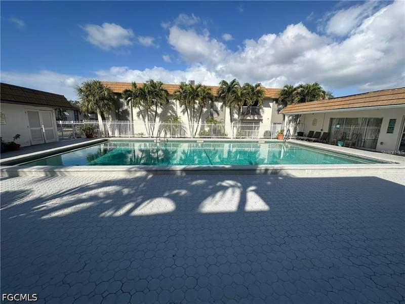 2 bedroom Condominium at 1830 Maravilla Ave 508, Green Tee Village, Fort Myers — photo 2