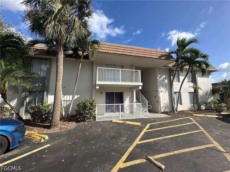 2 bedroom Condominium at 1830 Maravilla Ave 508, Green Tee Village, Fort Myers — photo 3