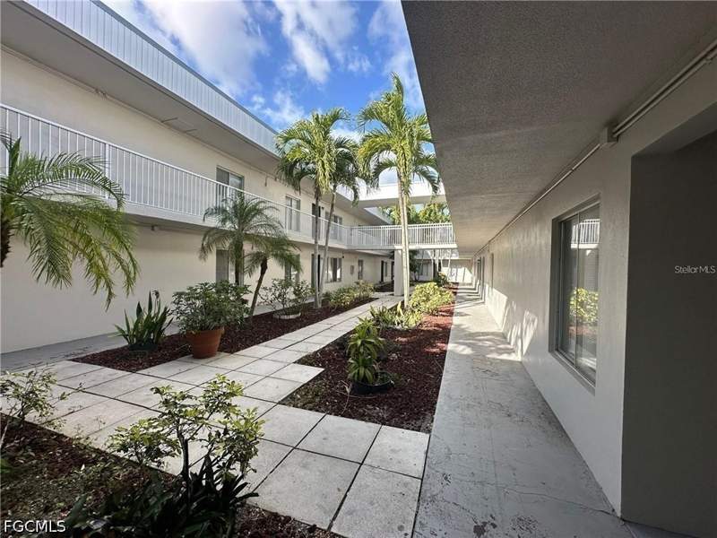 2 bedroom Condominium at 1830 Maravilla Ave 508, Green Tee Village, Fort Myers — photo 4