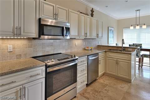 175 Barefoot Cir, Bonita Springs FL - photo 17 of 45